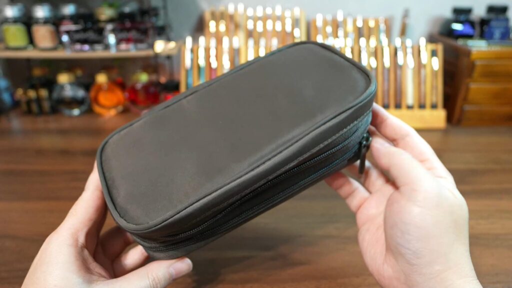 リヒトラブ XCOA スプレッドダブルペンケース 外観