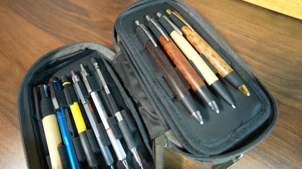 XCOA スプレッドダブルペンケース ペンホルダー収納例