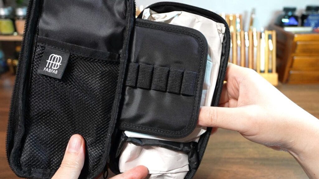 PLUS FABFAB ペンケース 内部構造