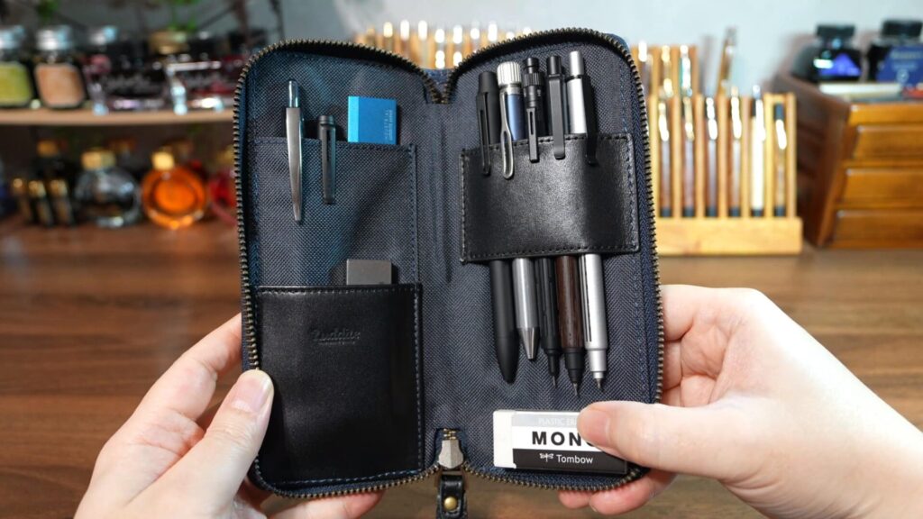 ラダイト 革コンビラウンドジップペンケース2 ペン収納