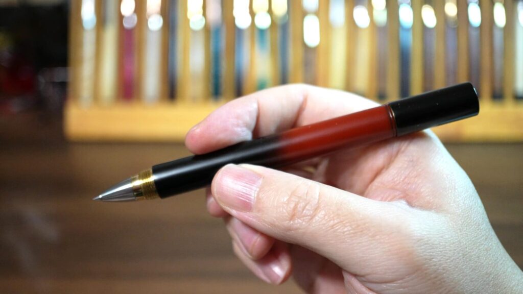 匠衆・朱椿粋 朱墨 キャップ ポスト状態