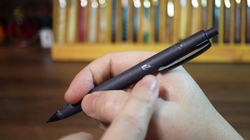 TOMBOW FUMI 手に当たるクリップ