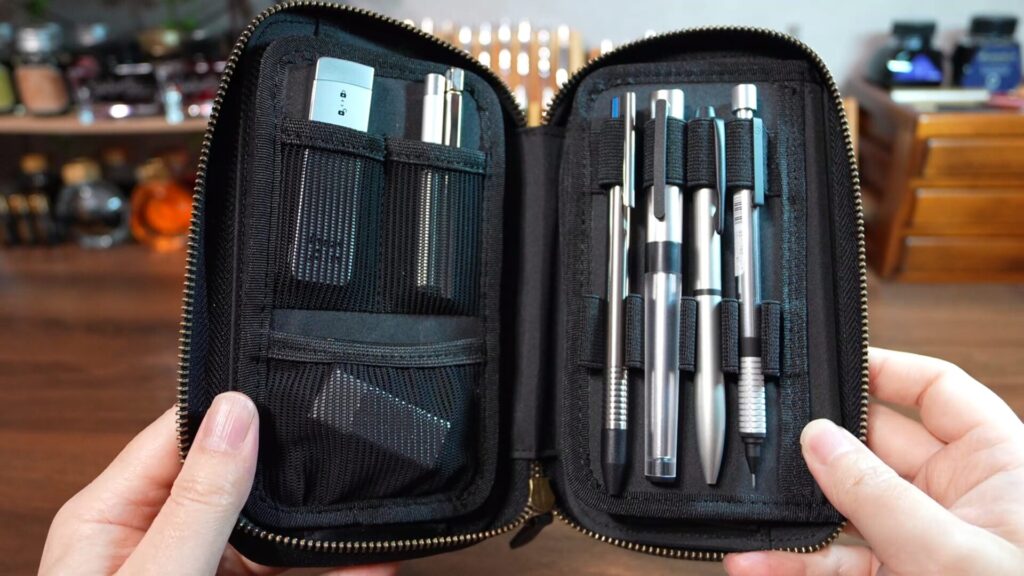 スタンドブックペンケース ライト 収納例